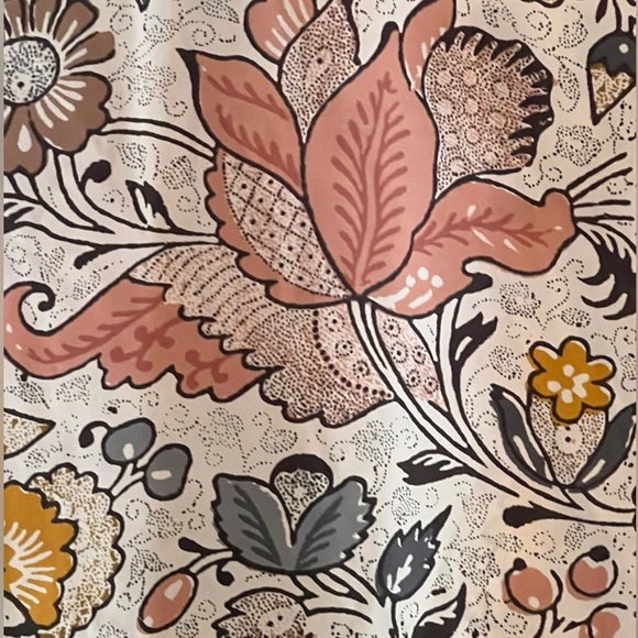 LOFT  Cream Floral Sheer  Short sleeve Blouse size S  38” bust. Polyester - Picture 3 of 6